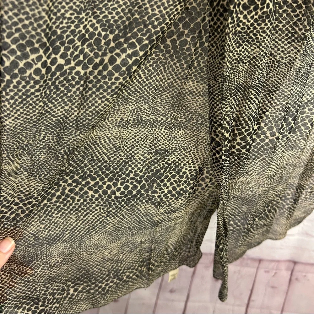Unbranded animal print polyester sheer ladies scarf made in Italy mob wife vtg